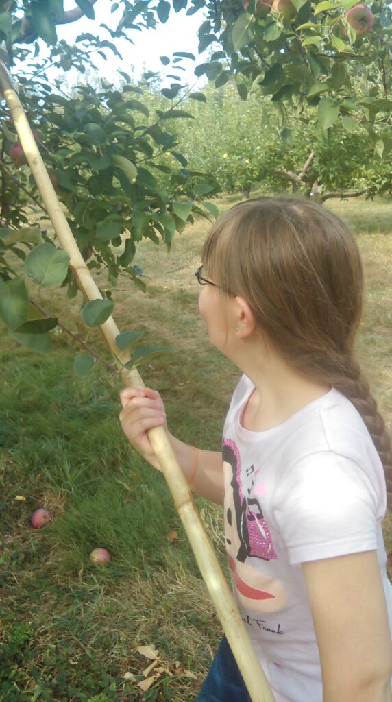 girl at orchard
